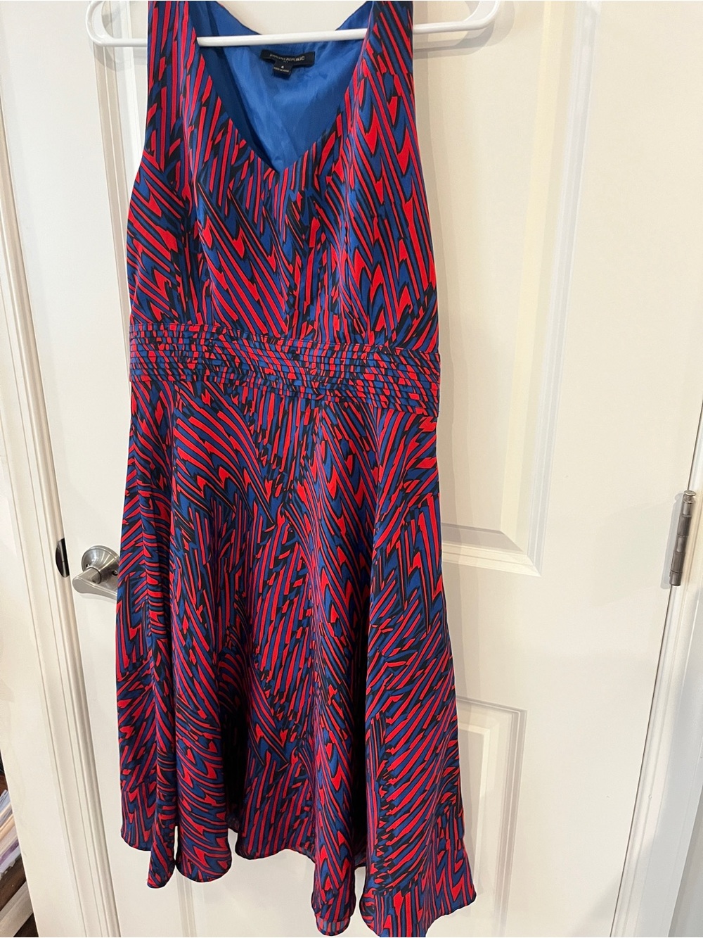 Banana Republic Red Blue Black Pattern Pleated Handkerchief Dress Size 6 - Picture 4 of 12